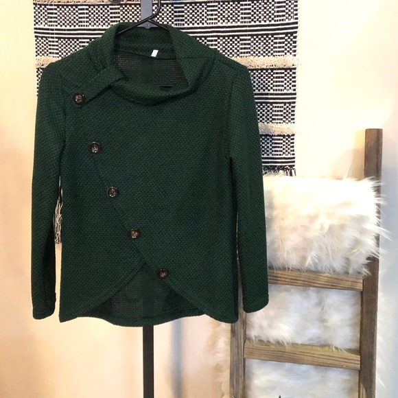 Sweaters - Green button accent sweater pullover with cow neck